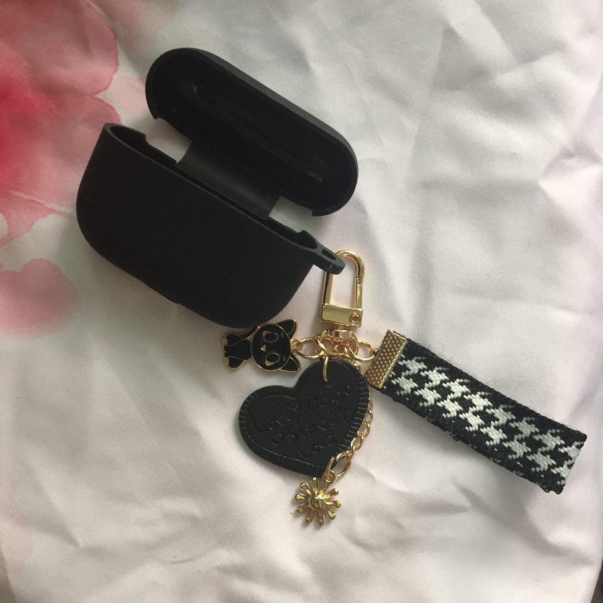 Many Varieties-Solid Colour+Keychain AirPods Case