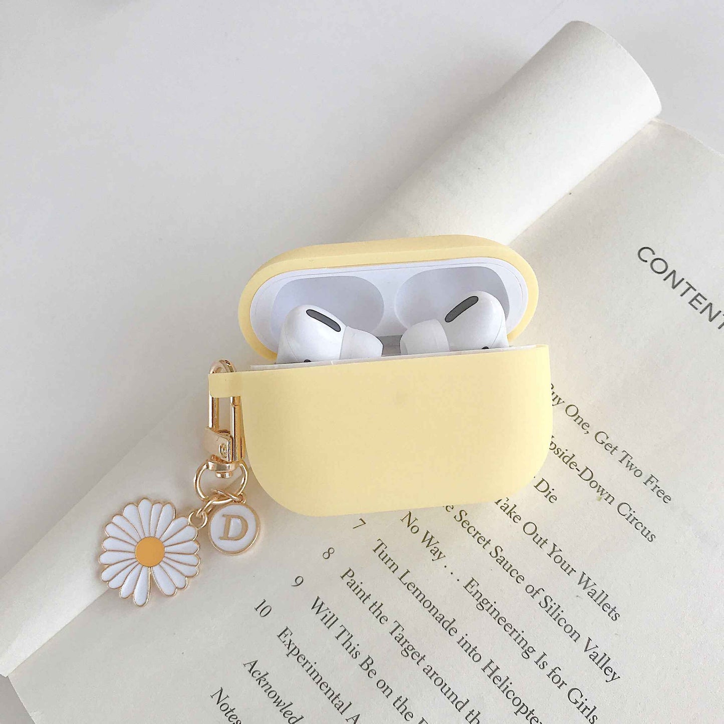 Many Varieties-Solid Colour+Keychain AirPods Case